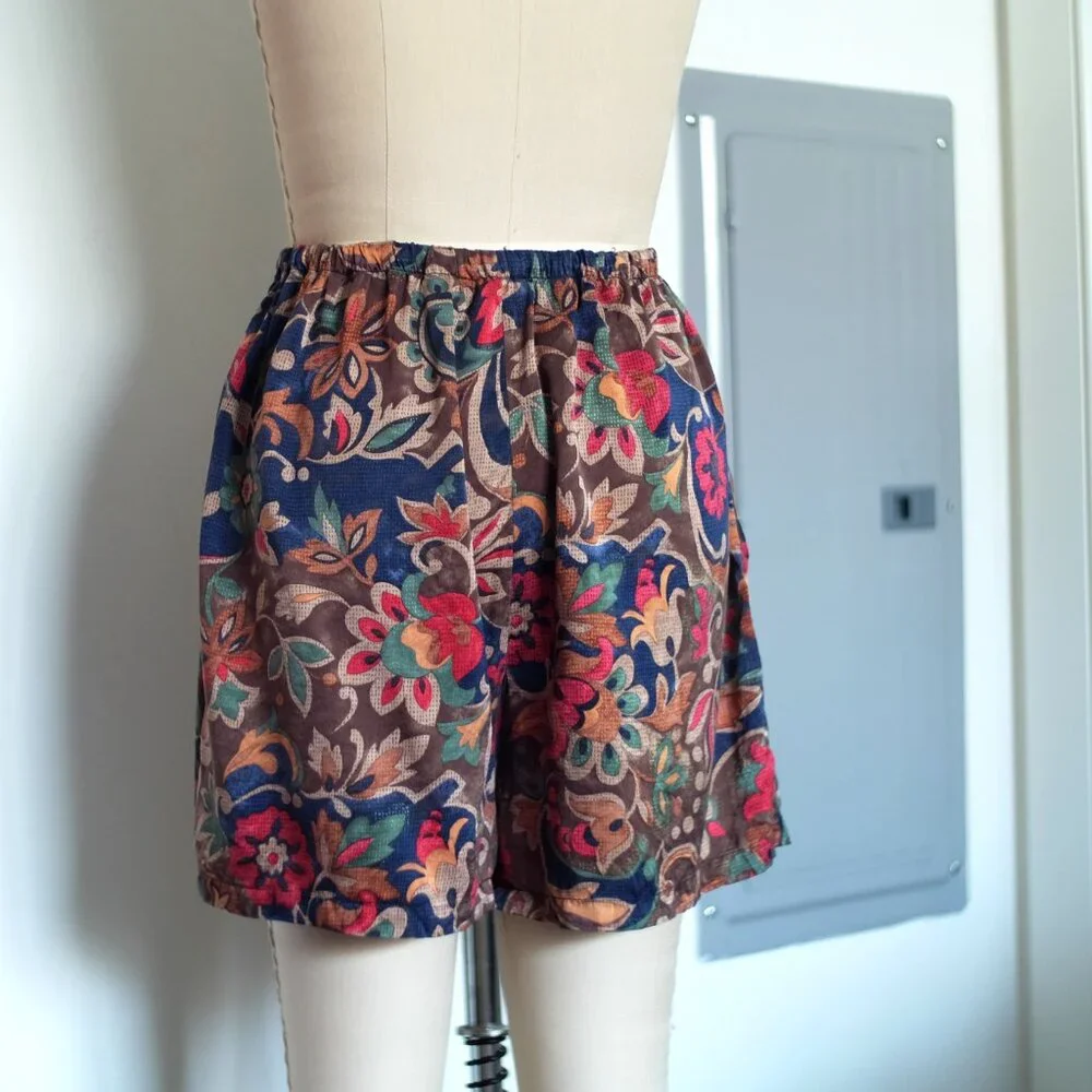 Vintage Victoria's Secret 100% Silk Floral Pajama Shorts Size Medium - Picture 2 of 3